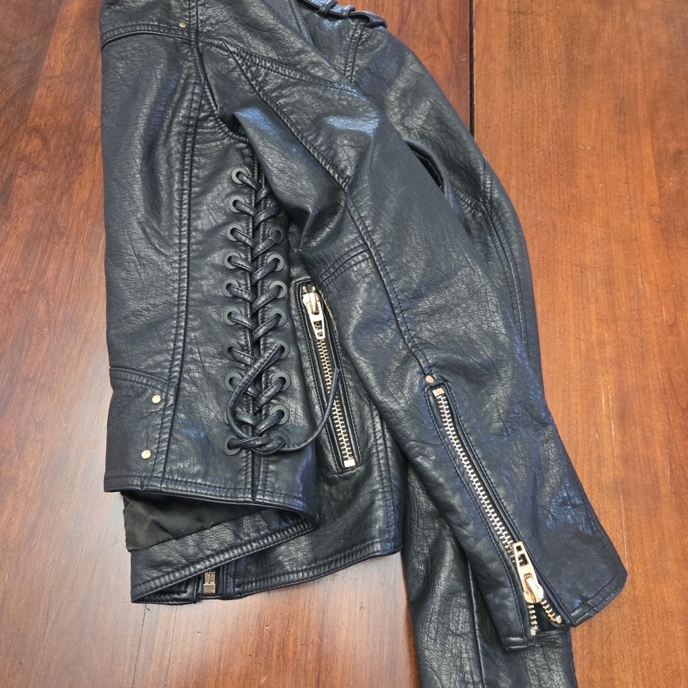 BLANK NYC Moto Jacket Vegan Leather Gold Accents Lace-up Side Waist Women Small - Picture 8 of 11